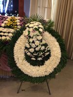 雏菊花纯白花圈